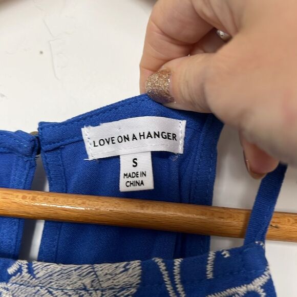 Love‎ on a Hanger Embroidered Floral Tank Top Blue Boho Crop Women’s Small - Picture 2 of 4